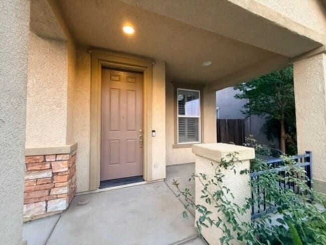 Building Photo - Bright & Spacious 4BD/3BA Home with Downstairs Bed/Bath in Elk Grove