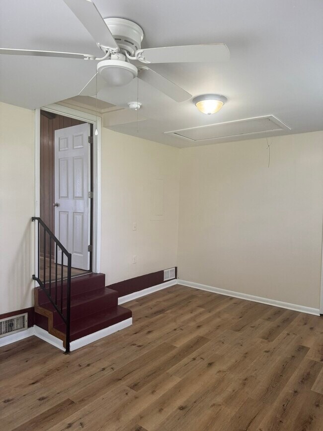Building Photo - 3004 Lytle Dr