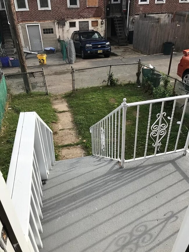 Building Photo - 1624 Crosslynne Ave