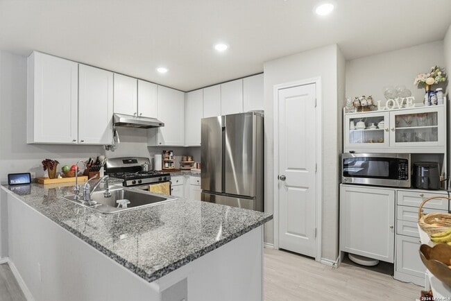 Building Photo - 14905 Dorset Wheel