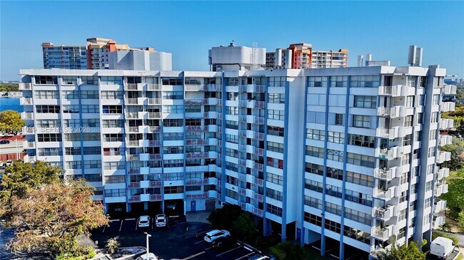 Building Photo - 1200 NE Miami Gardens Dr