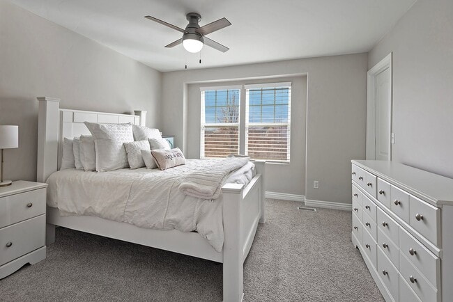 Building Photo - Stunning Daybreak Townhome!  $500 MOVE IN ...