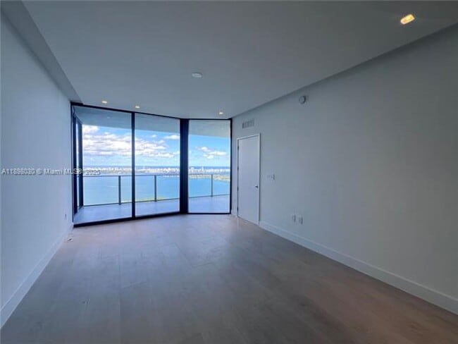 Building Photo - 700 NE 24th St