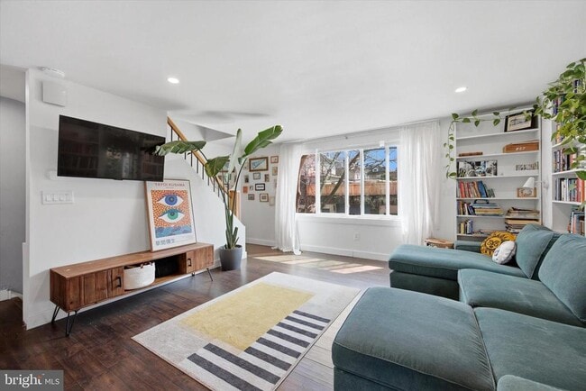 Building Photo - 125 E Moreland Ave