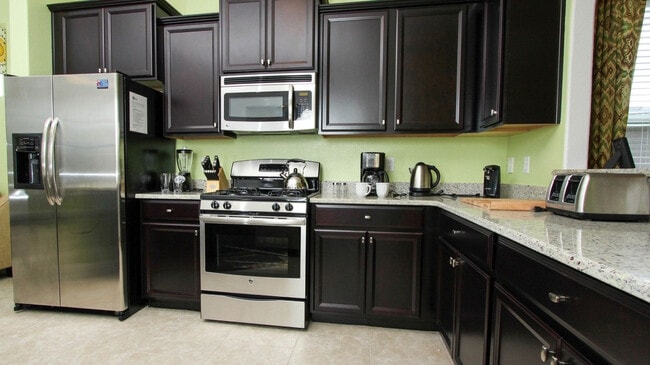 Building Photo - 2800 Woodridge Ln SW