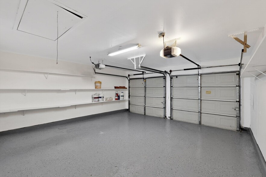Garage - 4028 Scarsdale Ln