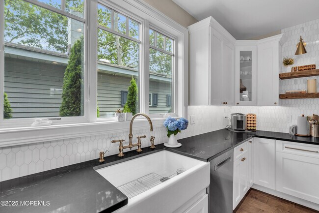 Building Photo - 2118 Edgewood Pl