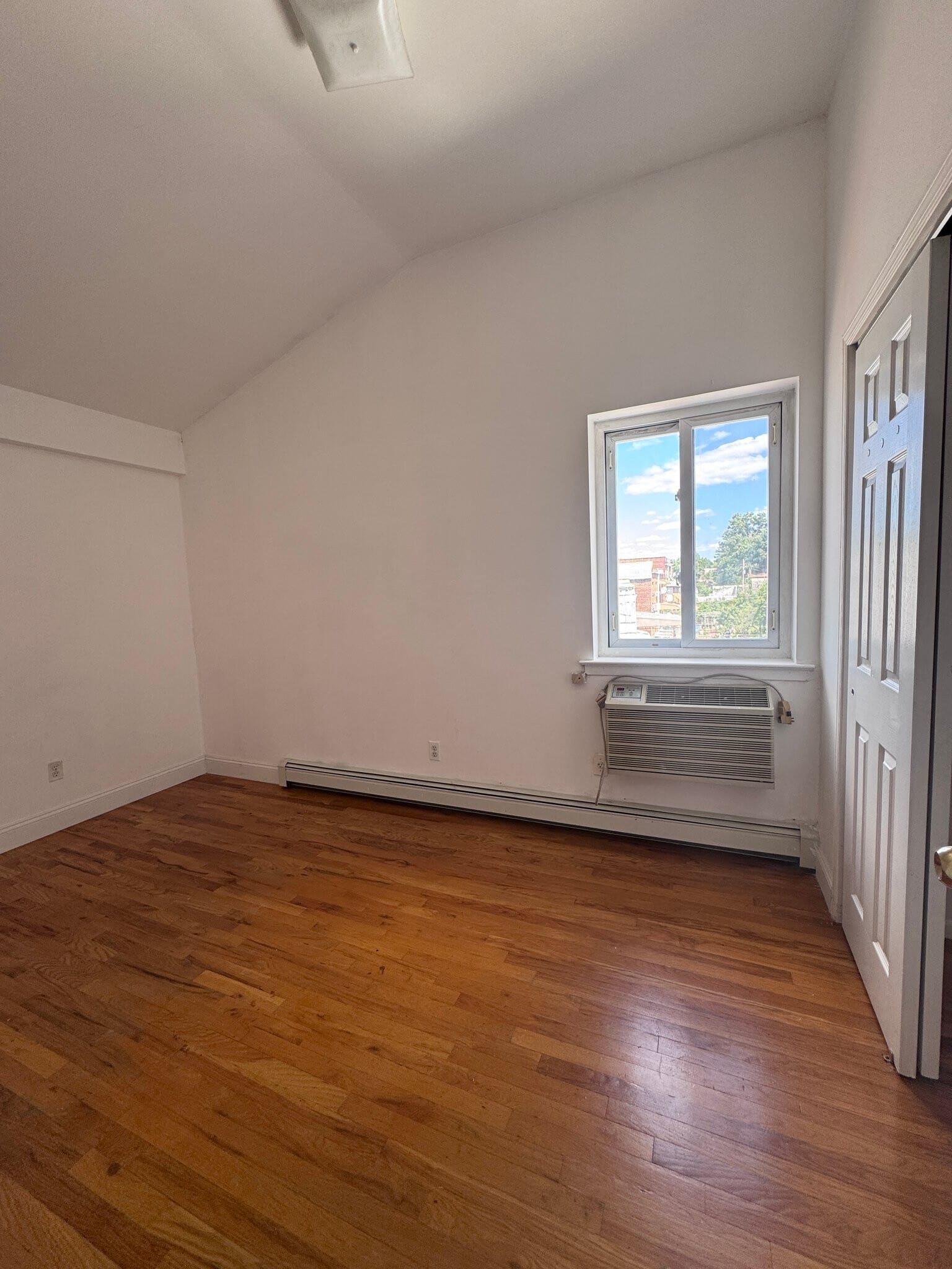 Building Photo - 72-38 Calamus Ave