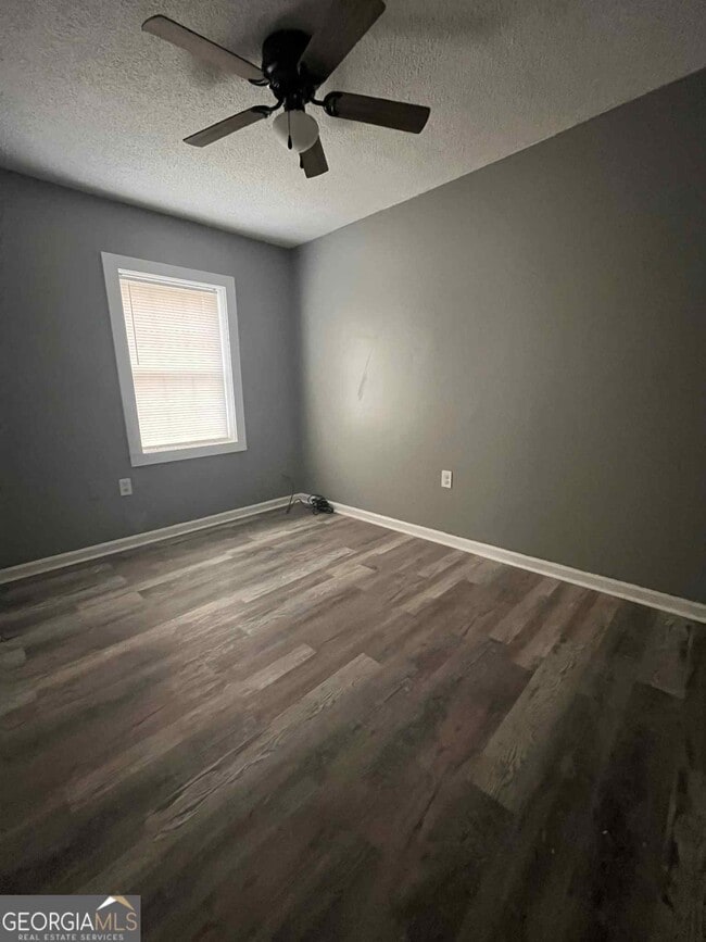 Building Photo - 2062 Mutual Ave