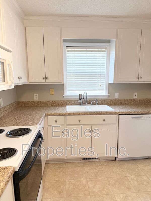 Building Photo - 513 Twin Creeks Dr