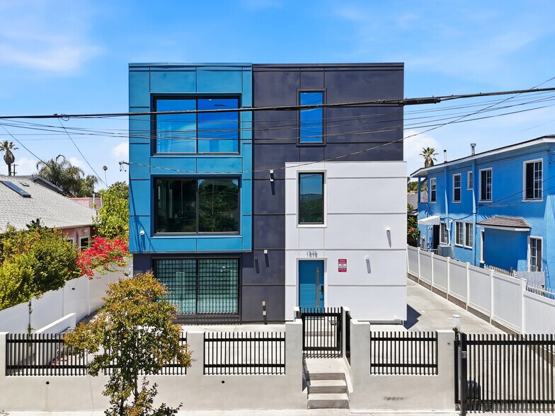 Building Photo - 1575 W 35th Pl