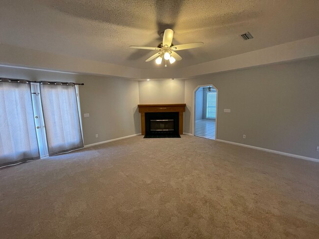Building Photo - Oak Lake Estates - Pool w/Pool Care Included!