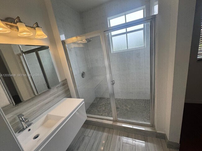 Building Photo - 4941 Tradewinds Ter