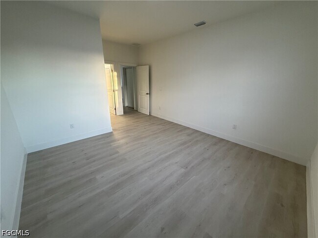 Building Photo - 227 Hightower Ave S