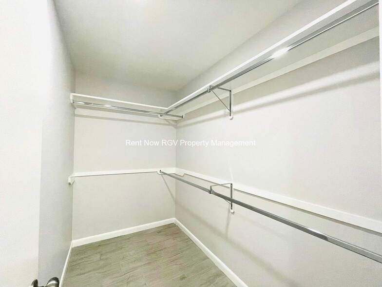 Building Photo - 3802 Las Vistas Ln