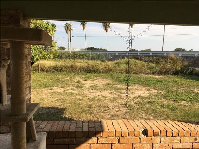 Building Photo - 5708 N Broadway St