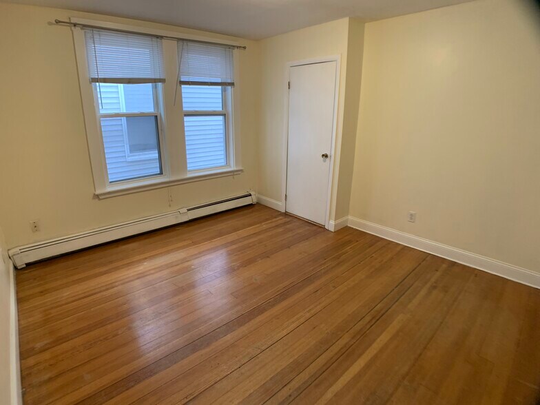 Building Photo - 65 Pleasant St