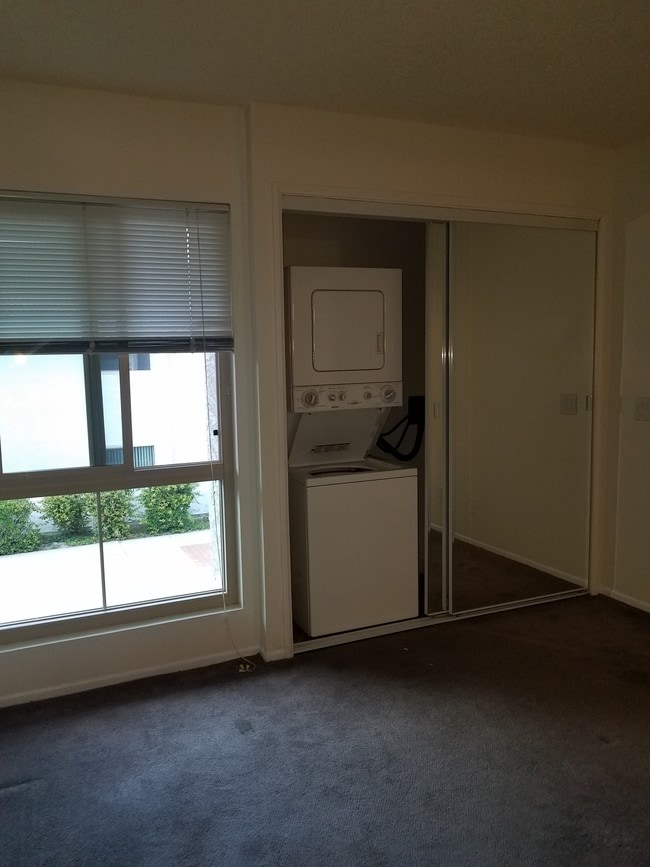 Building Photo - 23653 Park Capri