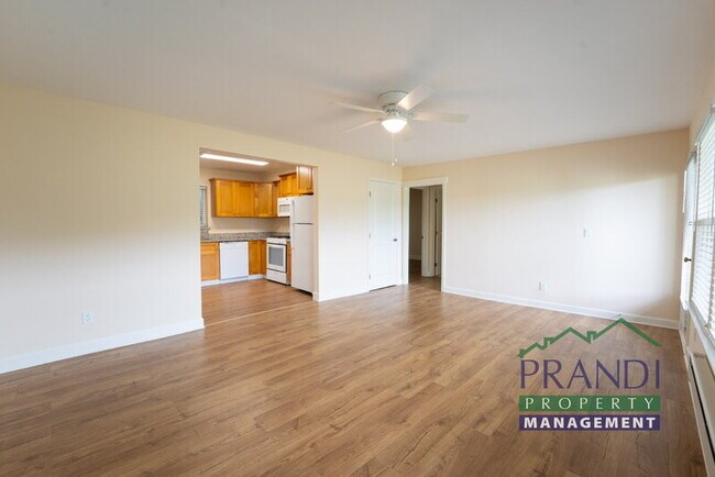 Building Photo - 109A Live Oak Ave