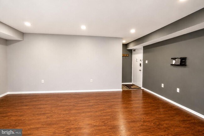Building Photo - 204 Park Terrace Ct SE