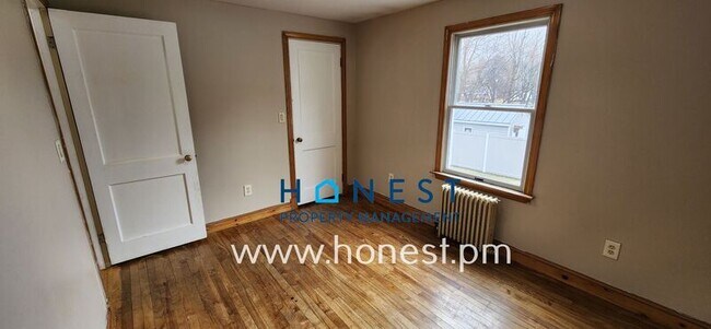 Building Photo - 4 Pierce St