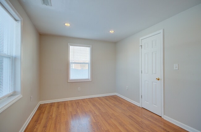 Building Photo - 1512 N May St