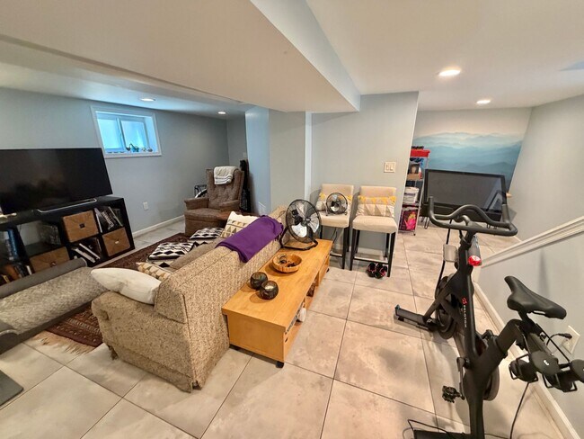 Building Photo - Beautiful Benning 3 Bedroom Renovated Bungalow Home with Yard, Parking, W/D.