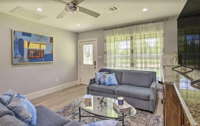 Building Photo - 5215 Cosby St