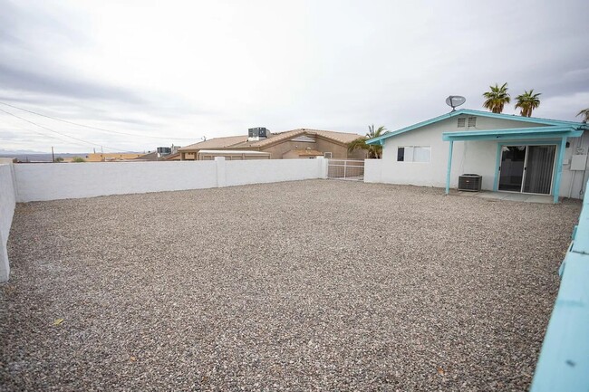 Building Photo - 3 Bedroom 2 Bathroom Long Term Rental in N...