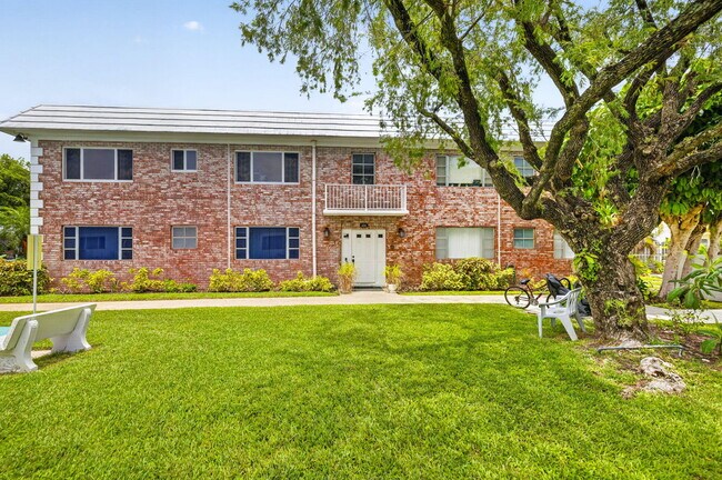 Building Photo - 400 S Cypress Rd