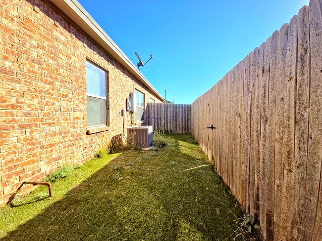 Building Photo - 1109 Preston Trails