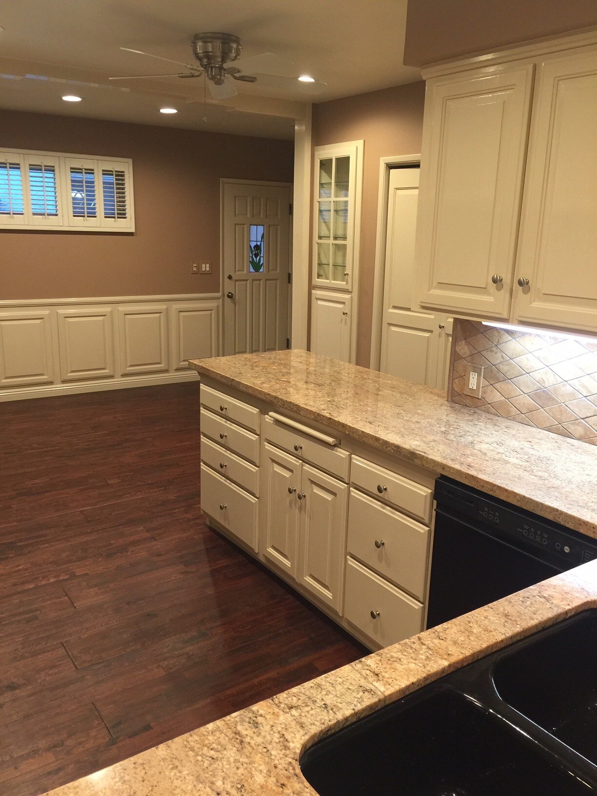 Building Photo - 2000 Karen St