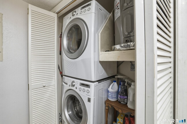 Building Photo - 299 Carriage Crossing Ln