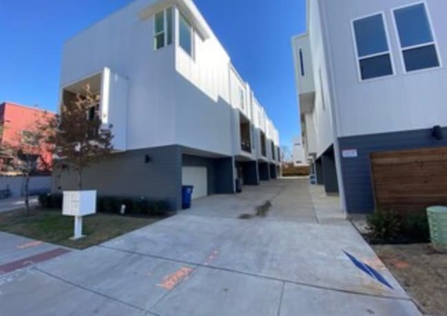 Building Photo - 3816 San Jacinto St