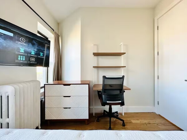 Building Photo - 92 Pulaski St