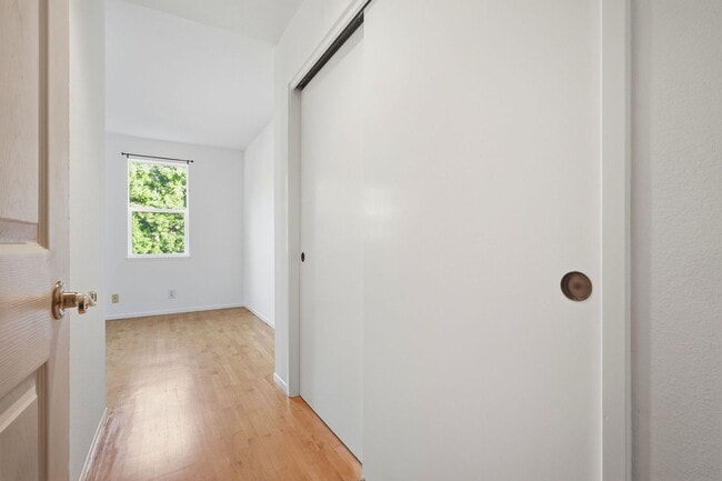 Building Photo - Spacious Two Bedroom Condo in Potrero Hill - Please Contact for Showing Availability!