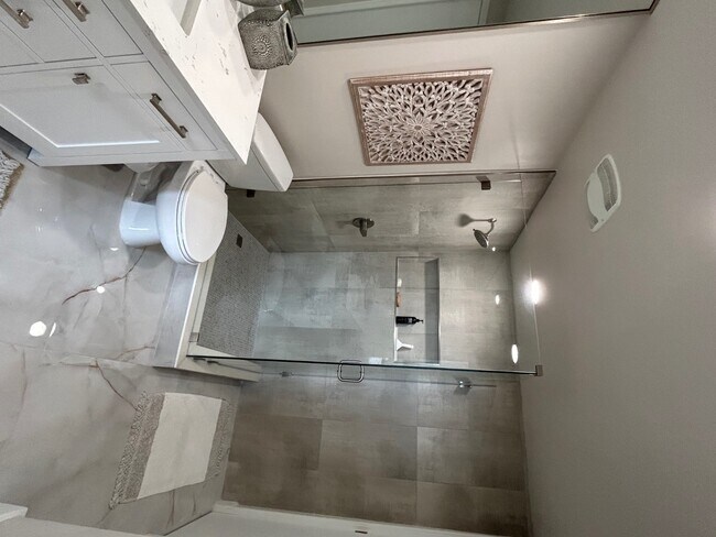 Building Photo - 888 Douglas Rd