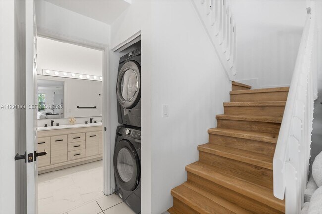 Building Photo - 1120 Canella Ln