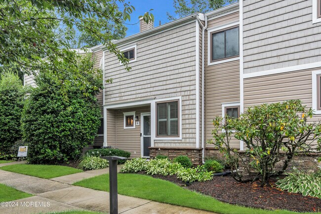 Building Photo - 8 Fern Ct