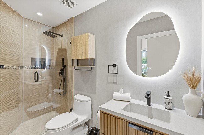 Building Photo - 3500 Mystic Pointe Dr