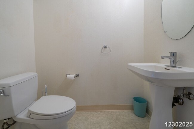 Building Photo - 2 Bd, 2.5 Ba, 2Pkg Pet Friendly  Village on the Green $2700