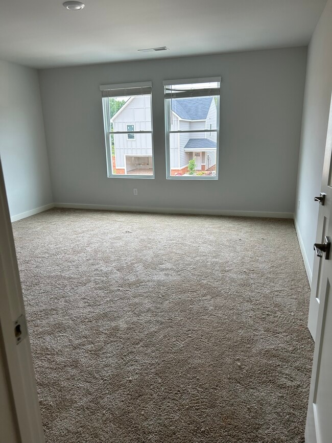 Master bedroom - 226 River Meadow Dr