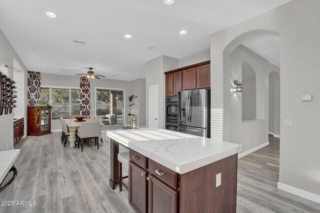 Building Photo - 10226 E Lakeview Ave