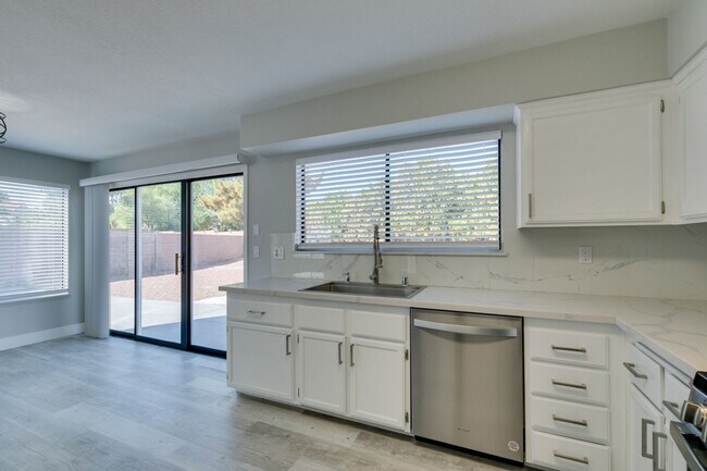 Building Photo - 3-Bedroom Dream Home in Green Valley