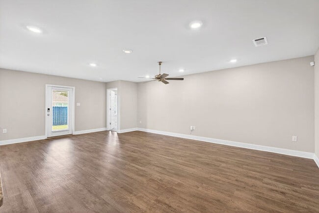 Building Photo - 6550 Eastland Cir