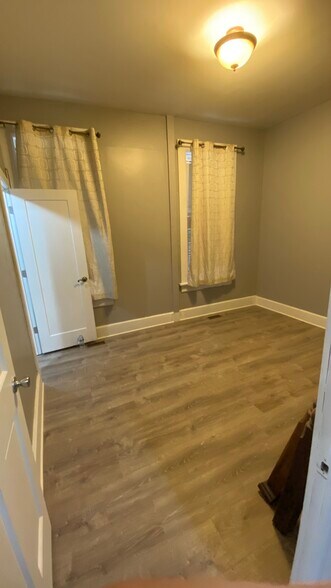 Bed Room (Big Room) - 1621 W Cullerton St
