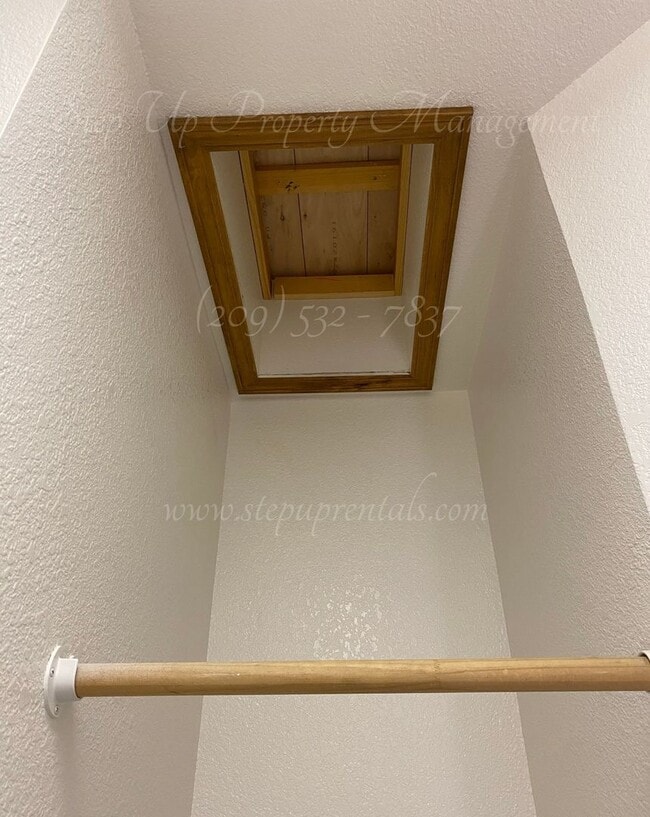 Building Photo - Elegant Mountain-View Home with Solar, Well Water & Septic – Utility Savings Included!