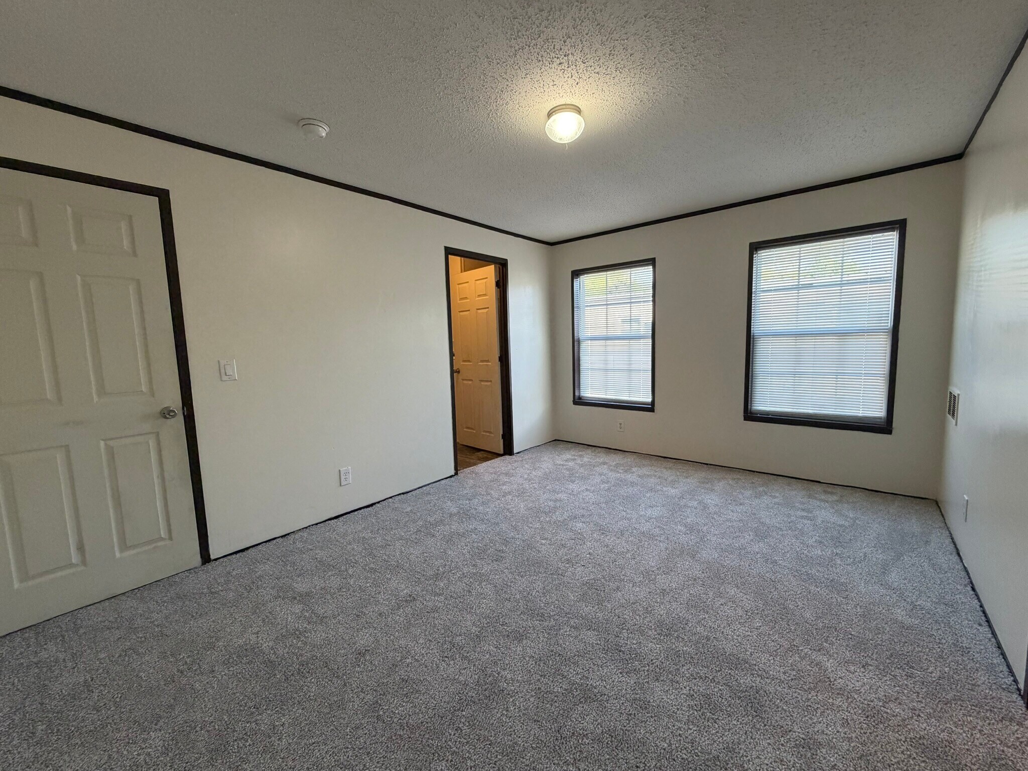 Building Photo - 2331 Wellington Green Dr