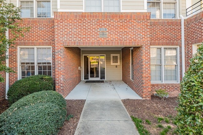 Building Photo - Cute & Cozy Condo in Southern Village!