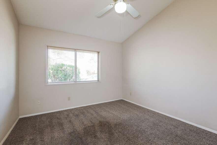 Building Photo - 6709 W Topeka Dr